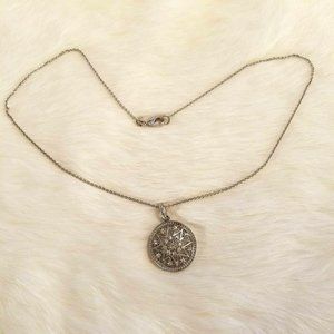 AVon‎ Silver Rhinestone Snowflake Necklace 2606